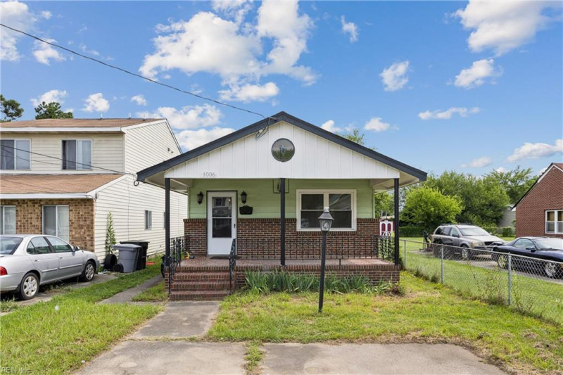Photo 1 of 34 residential for sale in Hampton virginia