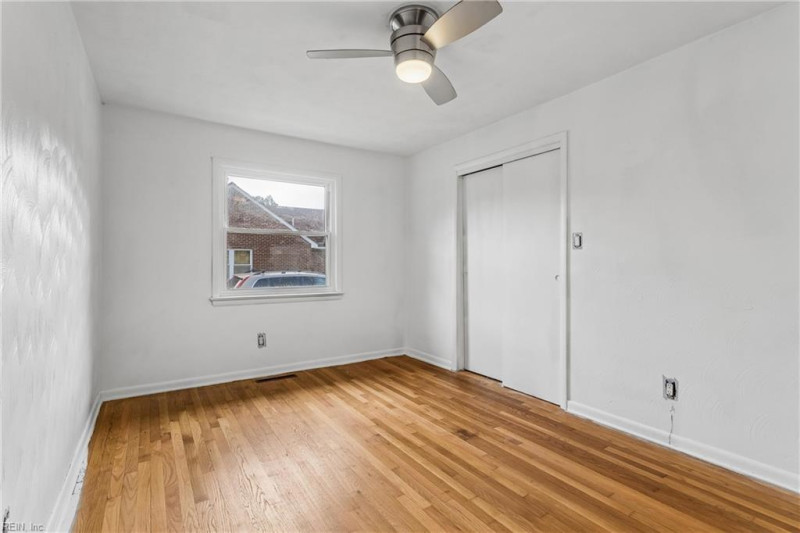 Photo 12 of 34 residential for sale in Hampton virginia