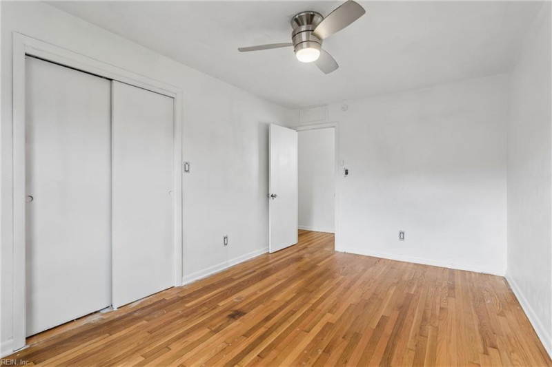 Photo 13 of 34 residential for sale in Hampton virginia