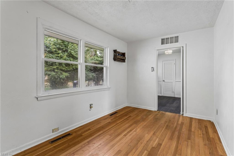 Photo 15 of 34 residential for sale in Hampton virginia