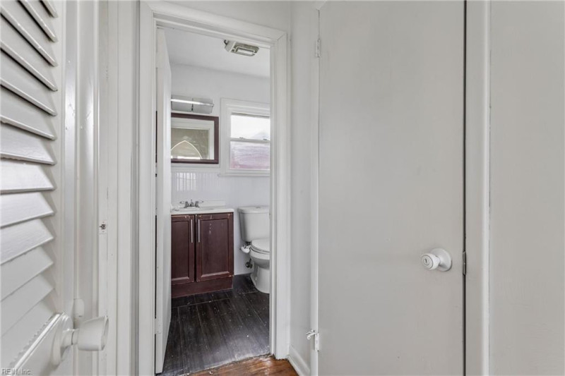Photo 17 of 34 residential for sale in Hampton virginia