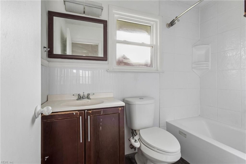 Photo 18 of 34 residential for sale in Hampton virginia