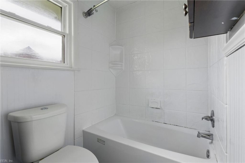 Photo 19 of 34 residential for sale in Hampton virginia