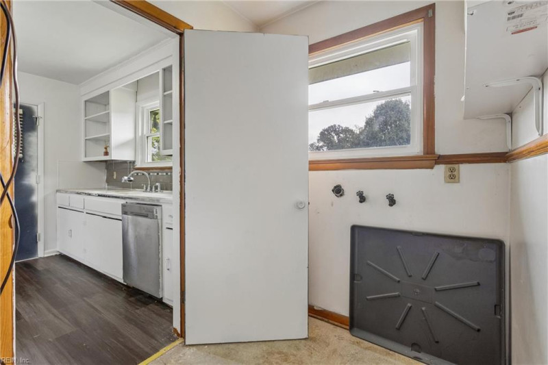 Photo 20 of 34 residential for sale in Hampton virginia