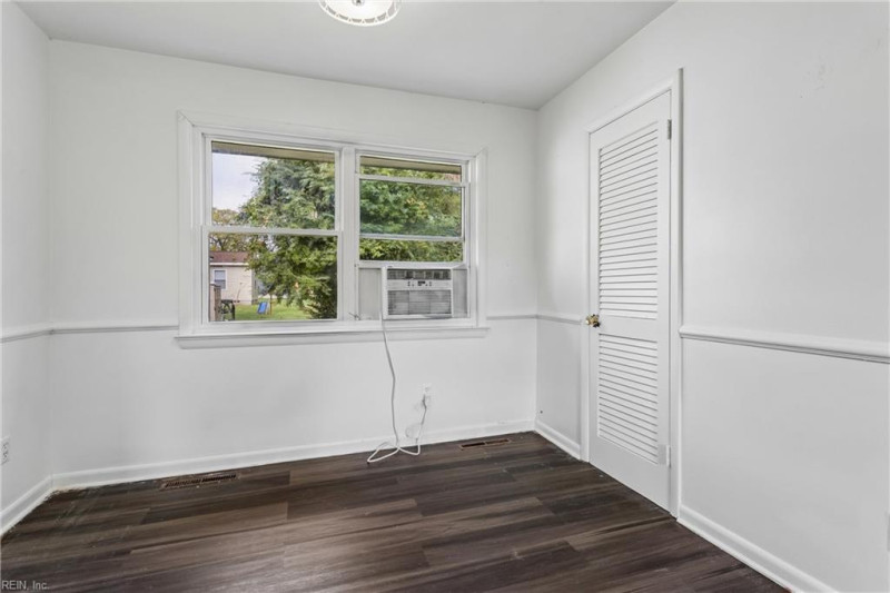 Photo 27 of 34 residential for sale in Hampton virginia