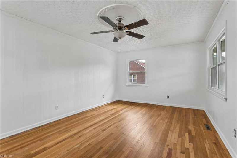 Photo 3 of 34 residential for sale in Hampton virginia