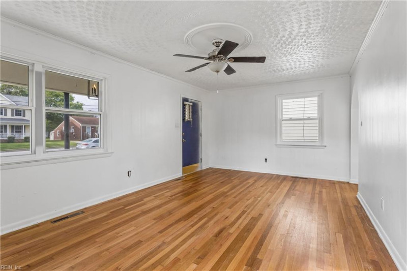 Photo 5 of 34 residential for sale in Hampton virginia