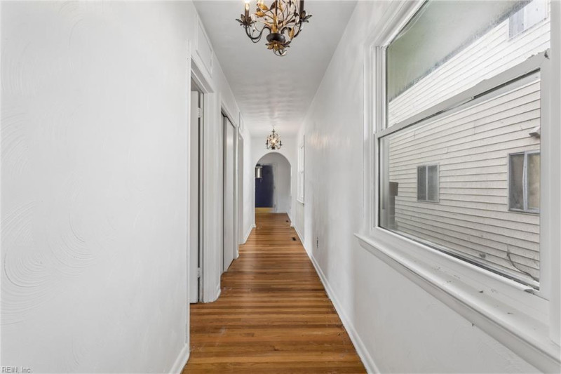 Photo 7 of 34 residential for sale in Hampton virginia