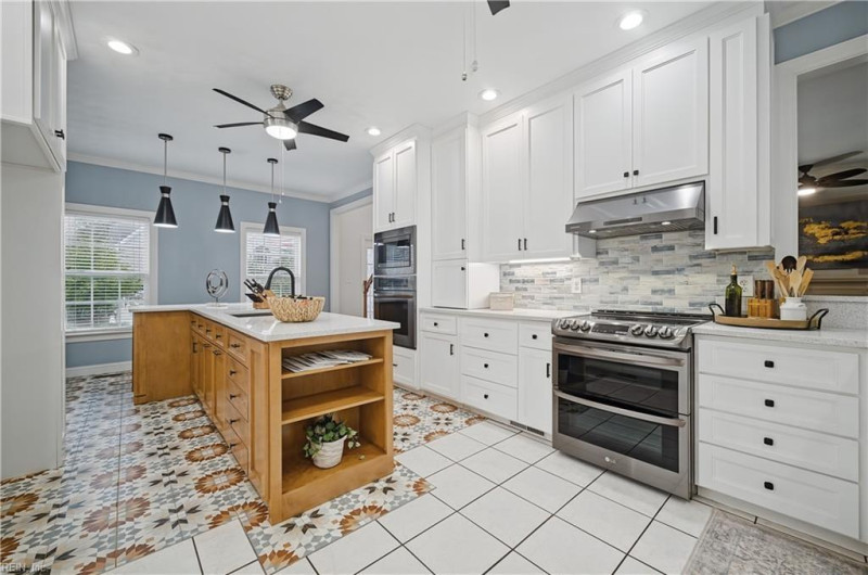 Photo 13 of 49 residential for sale in Virginia Beach virginia