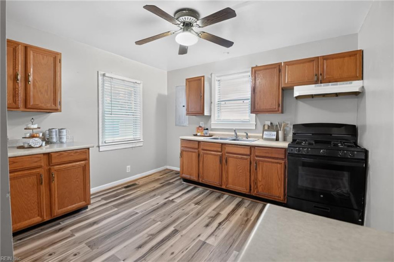 Photo 15 of 28 residential for sale in Williamsburg virginia