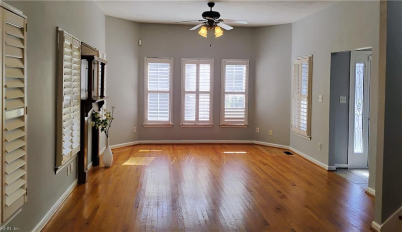 Photo 11 of 38 residential for sale in Portsmouth virginia