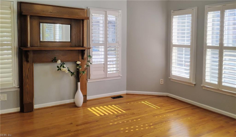 Photo 14 of 38 residential for sale in Portsmouth virginia
