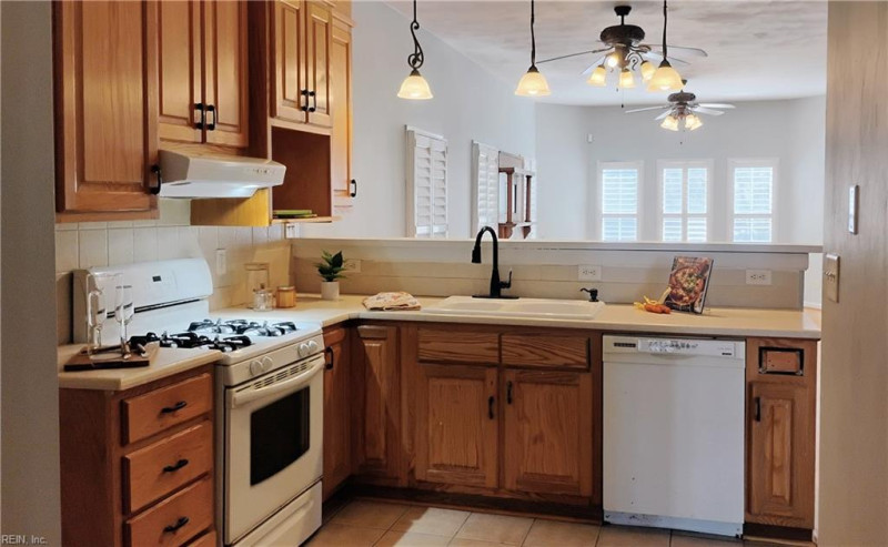 Photo 16 of 38 residential for sale in Portsmouth virginia
