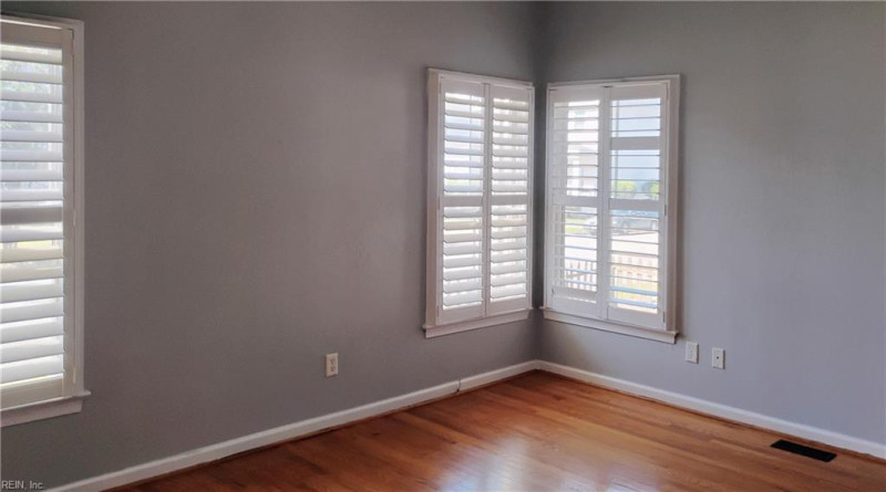Photo 20 of 38 residential for sale in Portsmouth virginia