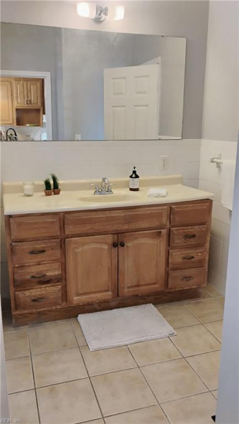 Photo 23 of 38 residential for sale in Portsmouth virginia