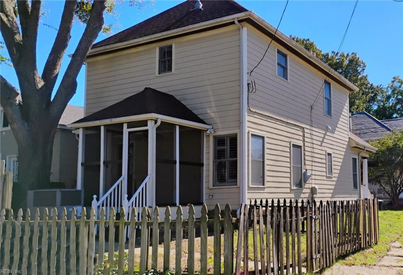 Photo 4 of 38 residential for sale in Portsmouth virginia