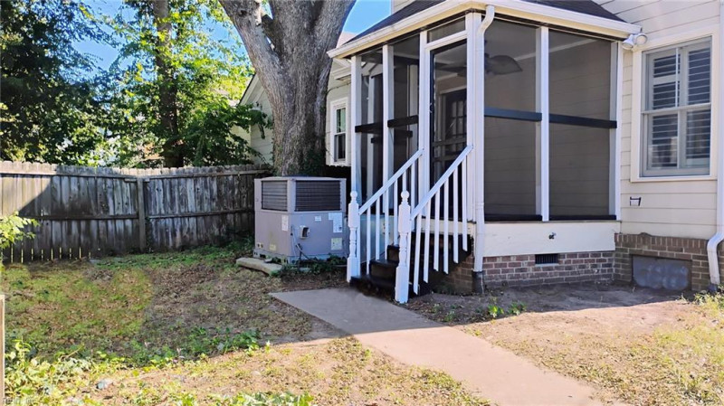 Photo 5 of 38 residential for sale in Portsmouth virginia