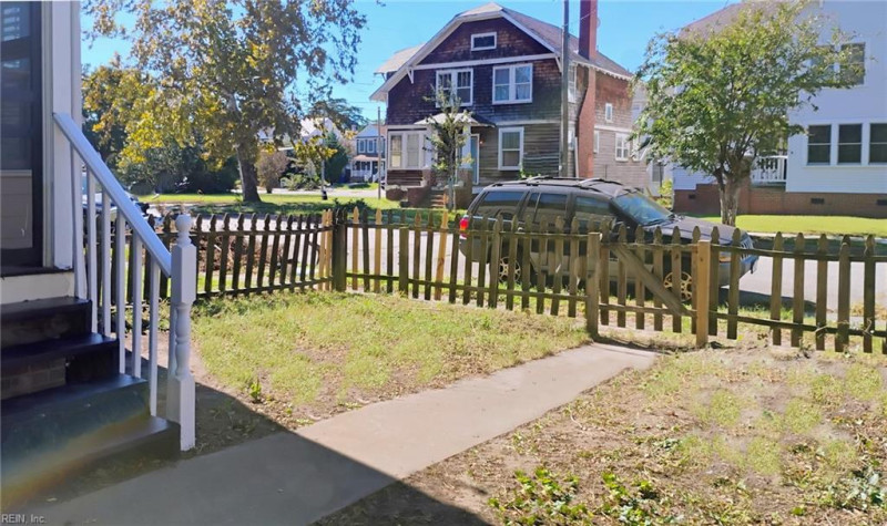 Photo 8 of 38 residential for sale in Portsmouth virginia