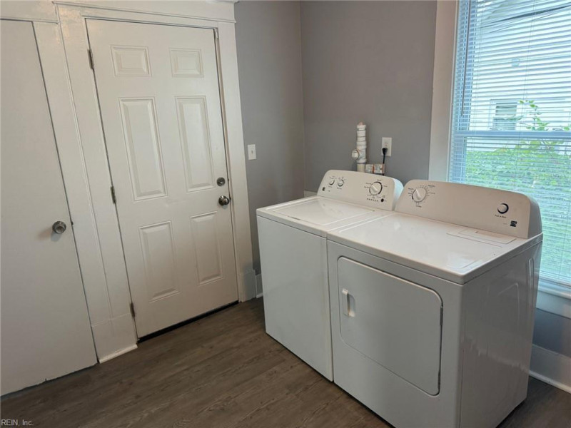 Photo 15 of 27 residential for sale in Hampton virginia