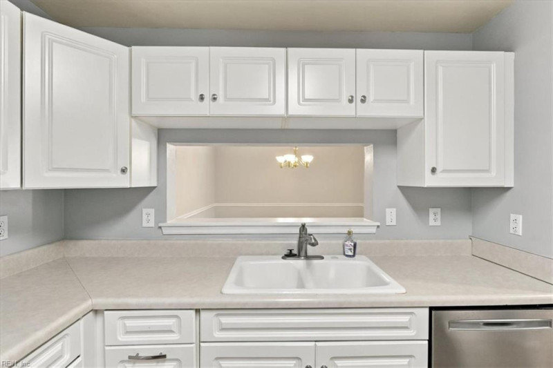 Photo 10 of 32 residential for sale in Virginia Beach virginia