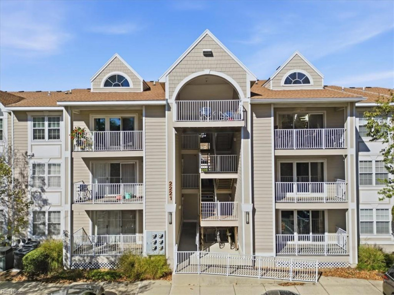 Photo 2 of 32 residential for sale in Virginia Beach virginia