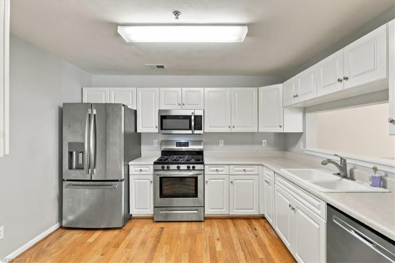 Photo 7 of 32 residential for sale in Virginia Beach virginia