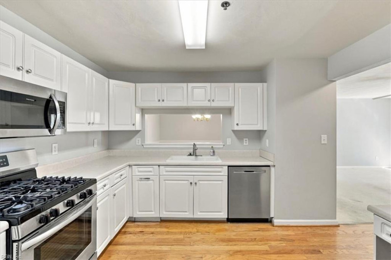 Photo 8 of 32 residential for sale in Virginia Beach virginia