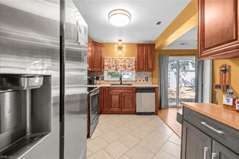 Photo 13 of 29 residential for sale in Portsmouth virginia