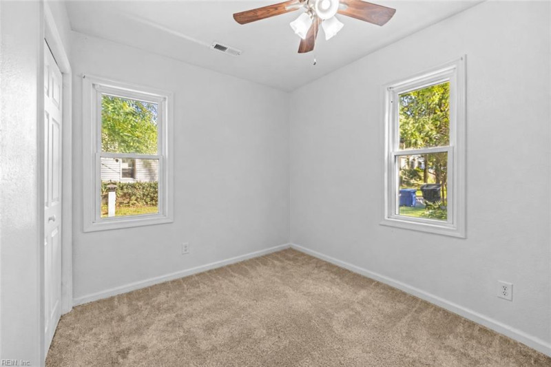 Photo 18 of 29 residential for sale in Portsmouth virginia