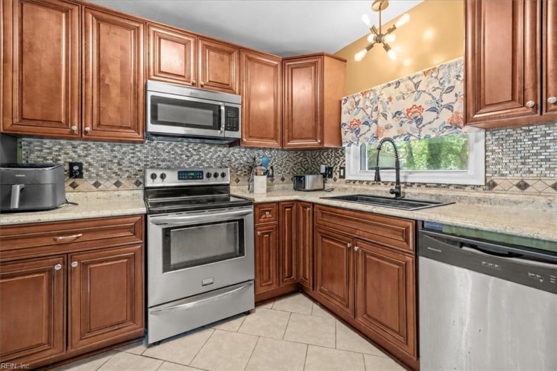 Photo 3 of 29 residential for sale in Portsmouth virginia