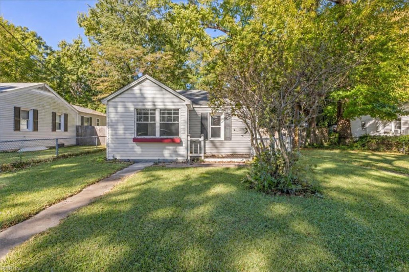 Photo 4 of 29 residential for sale in Portsmouth virginia