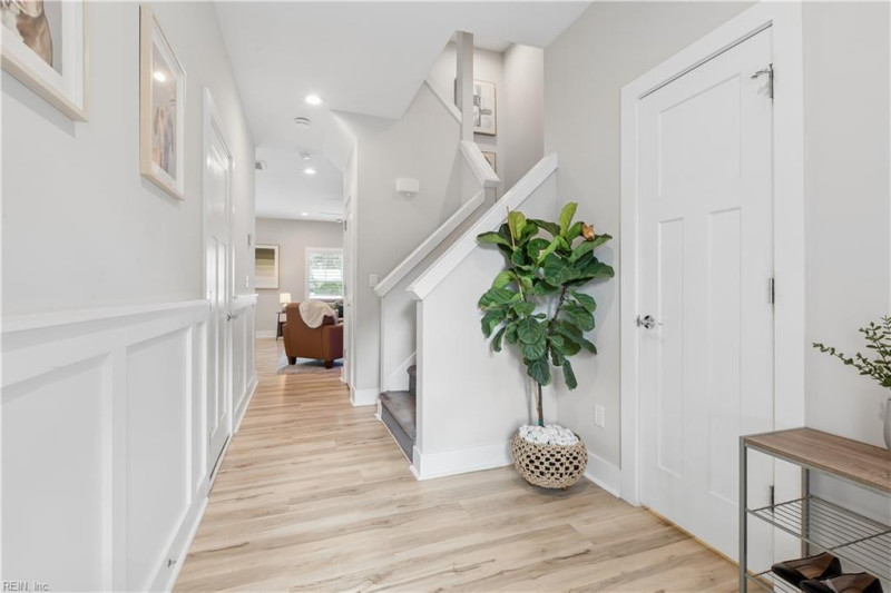 Photo 4 of 46 residential for sale in Virginia Beach virginia