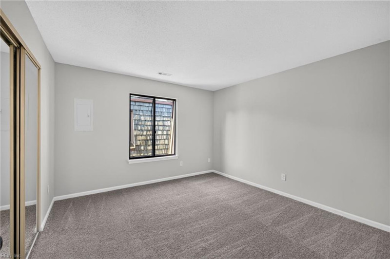 Photo 11 of 17 residential for sale in Virginia Beach virginia