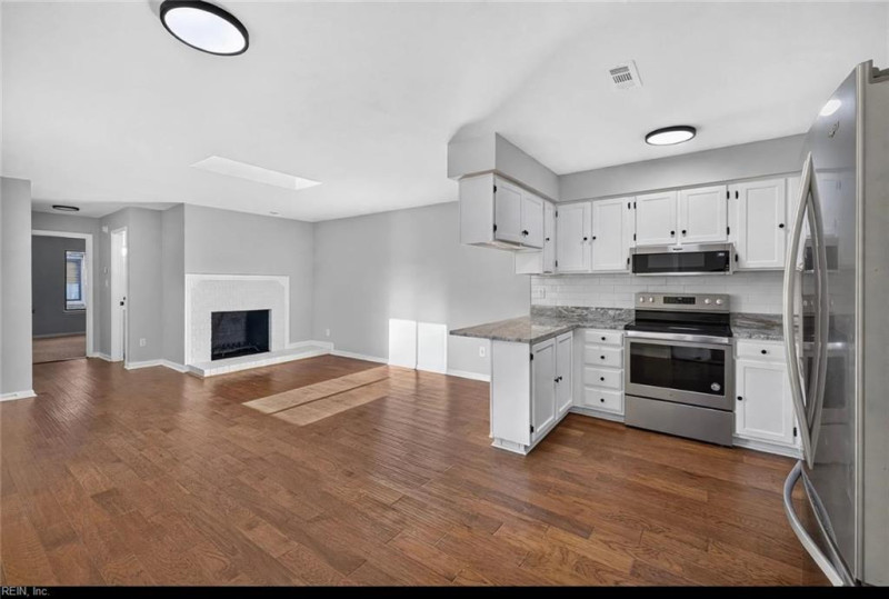 Photo 3 of 17 residential for sale in Virginia Beach virginia