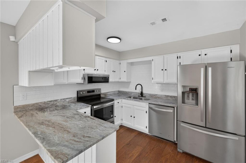 Photo 5 of 17 residential for sale in Virginia Beach virginia
