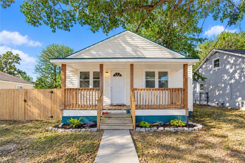 Photo 1 of 32 residential for sale in Suffolk virginia