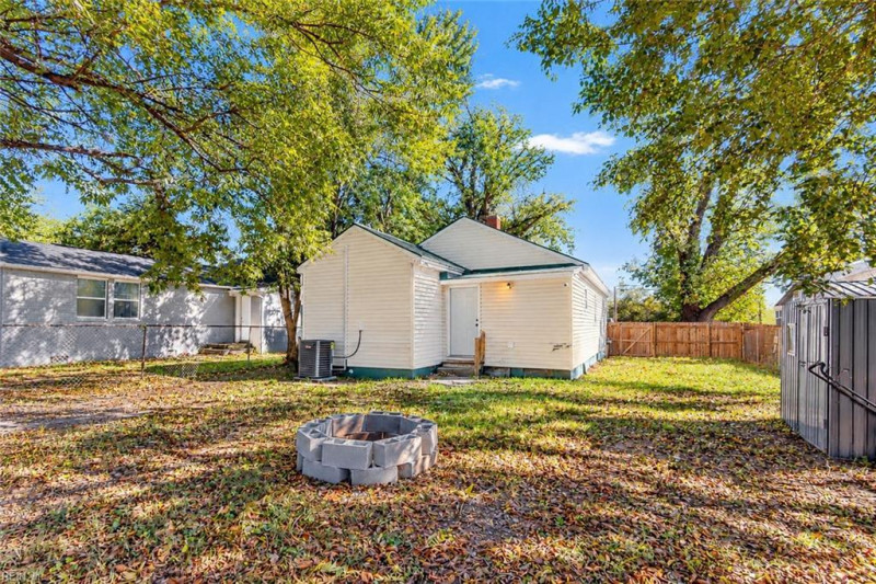 Photo 30 of 32 residential for sale in Suffolk virginia