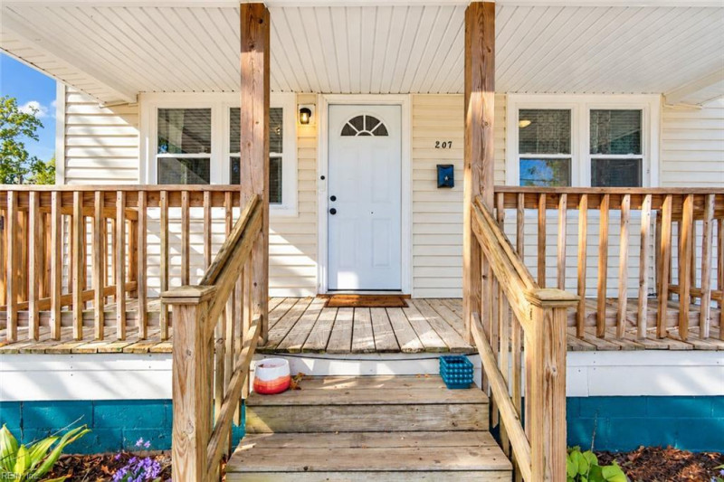 Photo 4 of 32 residential for sale in Suffolk virginia