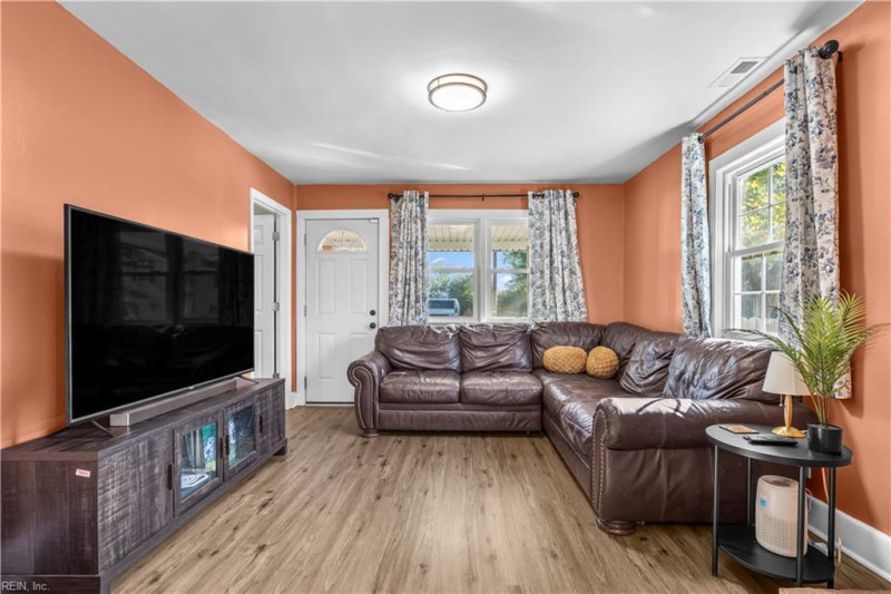 Photo 7 of 32 residential for sale in Suffolk virginia