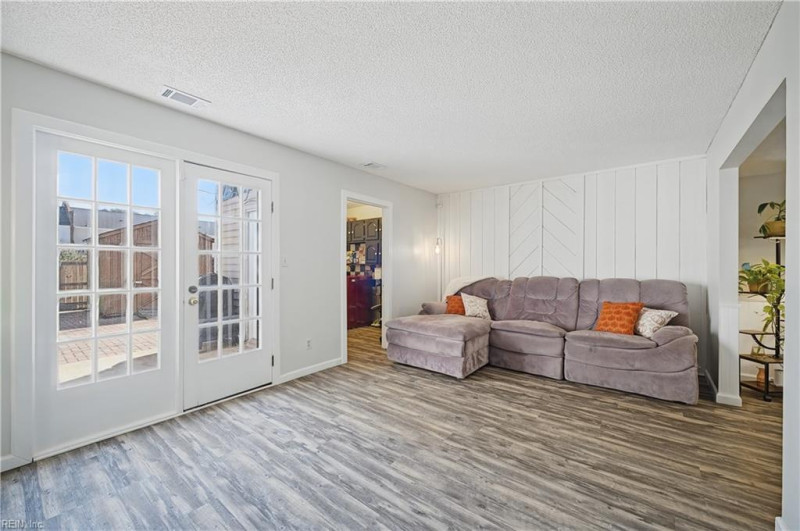 Photo 11 of 49 residential for sale in Virginia Beach virginia