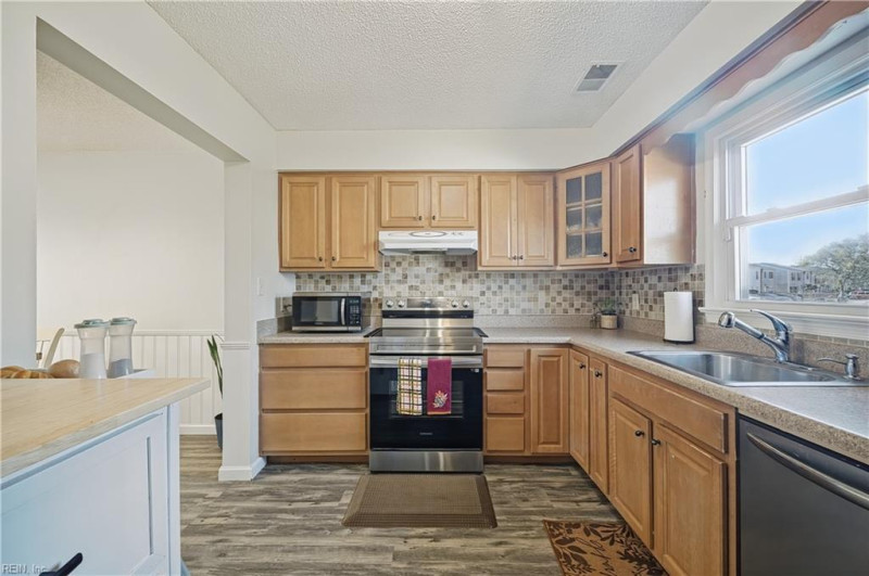 Photo 16 of 49 residential for sale in Virginia Beach virginia
