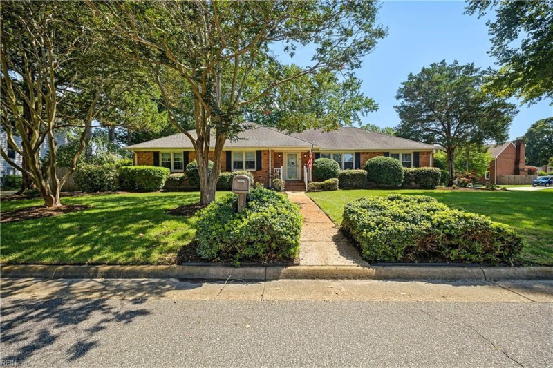 Photo 3 of 50 residential for sale in Virginia Beach virginia