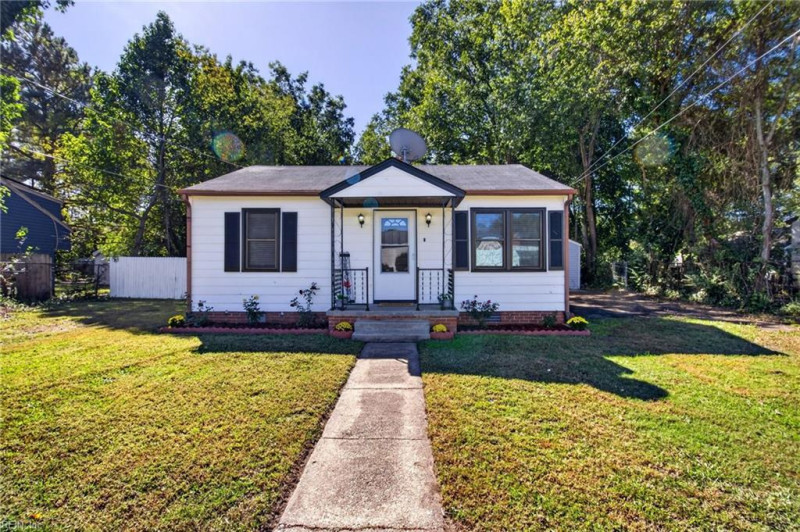 Photo 1 of 33 residential for sale in Portsmouth virginia