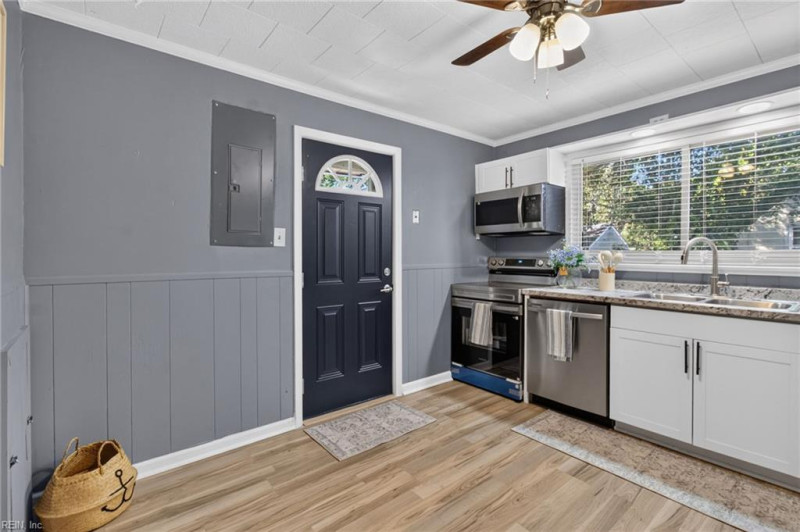Photo 16 of 33 residential for sale in Portsmouth virginia