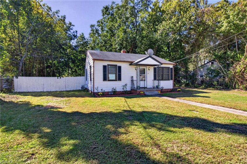 Photo 3 of 33 residential for sale in Portsmouth virginia