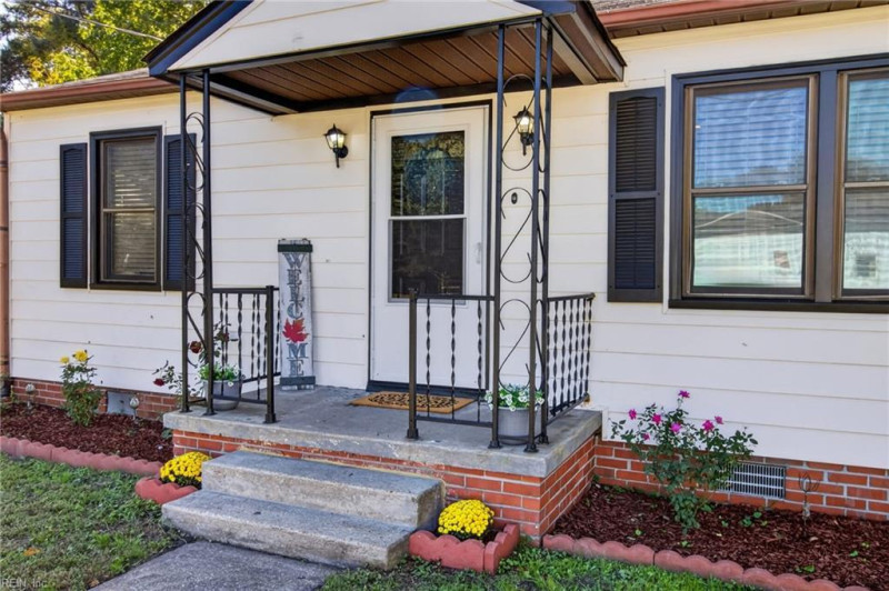 Photo 4 of 33 residential for sale in Portsmouth virginia