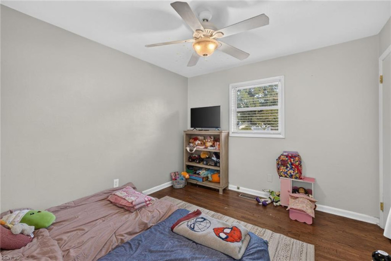 Photo 13 of 25 residential for sale in Portsmouth virginia