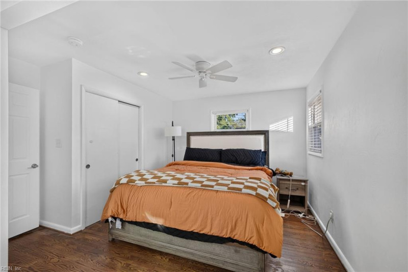 Photo 18 of 25 residential for sale in Portsmouth virginia