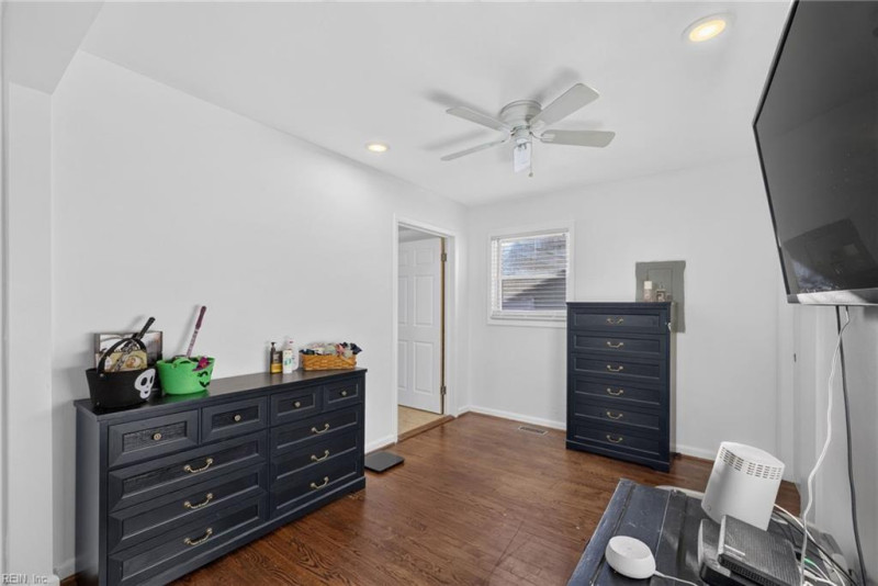 Photo 20 of 25 residential for sale in Portsmouth virginia