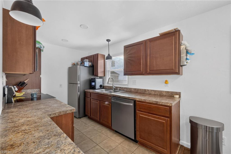 Photo 3 of 25 residential for sale in Portsmouth virginia